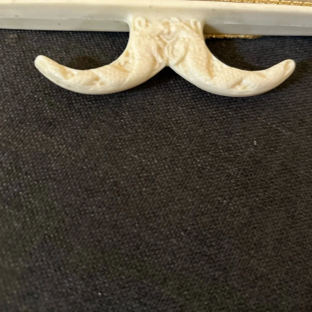 Vintage Beige Gold Flocked‎ Specialty Hanger Non-Slip Decorative Unique